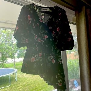 Size small. Never worn.